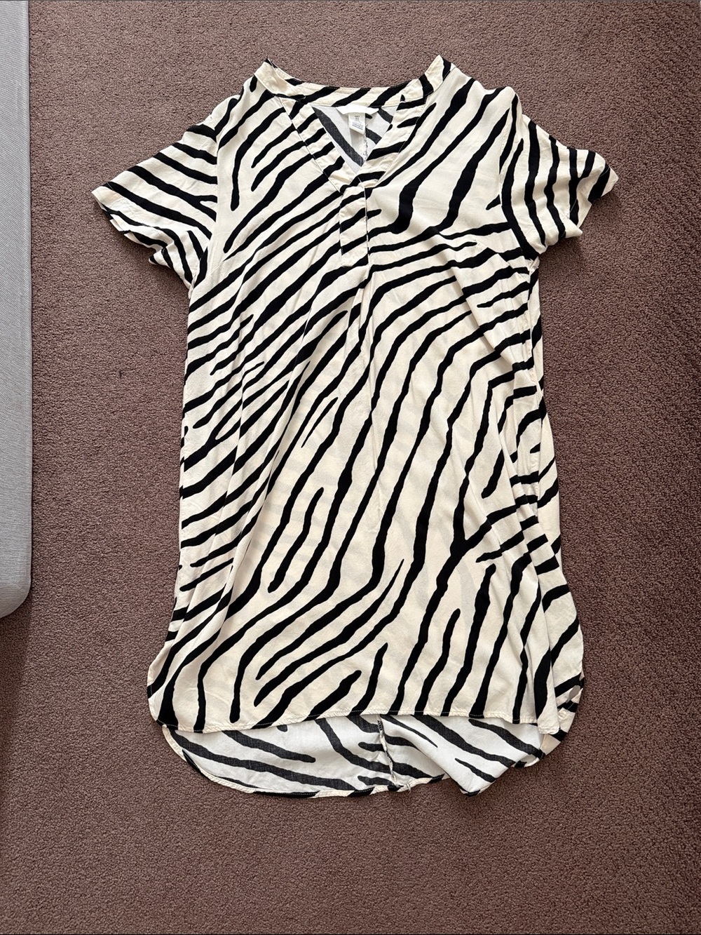 H&M Zebra Print V-Neck Tunic Top in Black & Cream